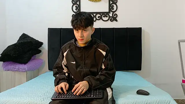 Snapshot of LunayDream chatting on 06.20.26 LunayDream online show from 06.20.26