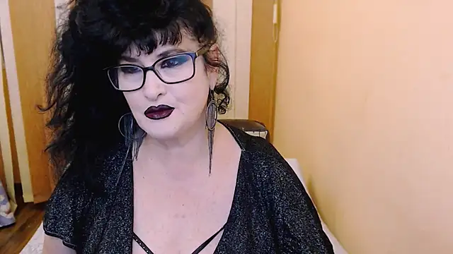 Snapshot of QuuenOfSin chatting on 12.08.24 QuuenOfSin online show from 12.08.24