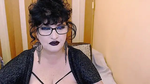 Snapshot of QuuenOfSin chatting on 12.12.24 QuuenOfSin online show from 12.12.24