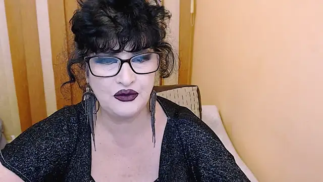 Snapshot of QuuenOfSin chatting on 01.02.25 QuuenOfSin online show from 01.02.25