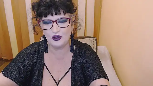 Snapshot of QuuenOfSin chatting on 03.02.25 QuuenOfSin online show from 03.02.25