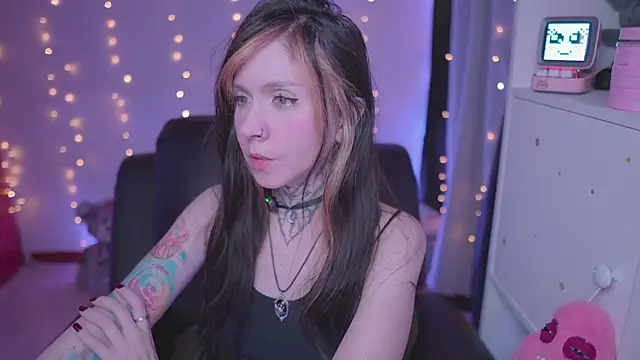 Snapshot of -VKatt chatting on 05.04.26 -VKatt online show from 05.04.26