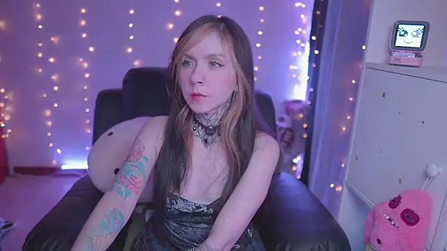 Snapshot of -VKatt chatting on 05.15.26 -VKatt online show from 05.15.26