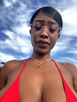 CocoaLuxeXXX online show from 06.18.26