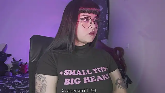 Snapshot of atena_hill_ chatting on 05.19.26 atena hill online show from 05.19.26