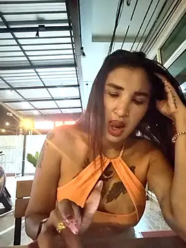 Snapshot of Bonnie-Thai chatting on 04.29.26 Bonnie-Thai online show from 04.29.26