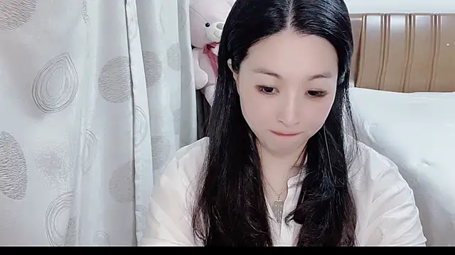 Snapshot of D-Misslu chatting on 07.04.26 D-Misslu online show from 07.04.26