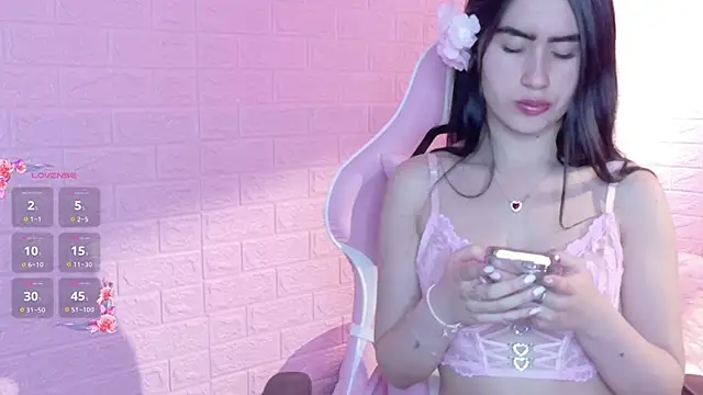 Snapshot of Lexy_Dumoun_ chatting on 06.06.26 Lexy Dumoun online show from 06.06.26