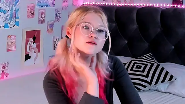 LunariaFox online show from 05.31.26