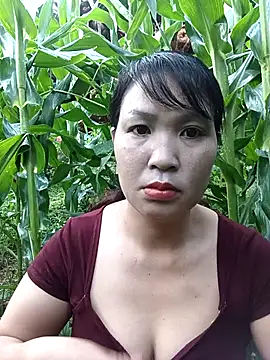 Snapshot of Beola-mi chatting on 05.19.26 Beola-mi online show from 05.19.26