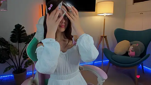 Kira Moonnn online show from 07.03.26