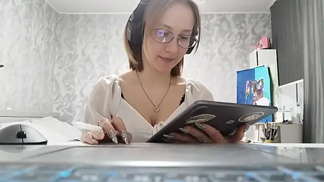 MyungWormington online show from 04.26.26