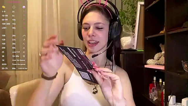 Snapshot of TuZezima chatting on 05.21.26 TuZezima online show from 05.21.26