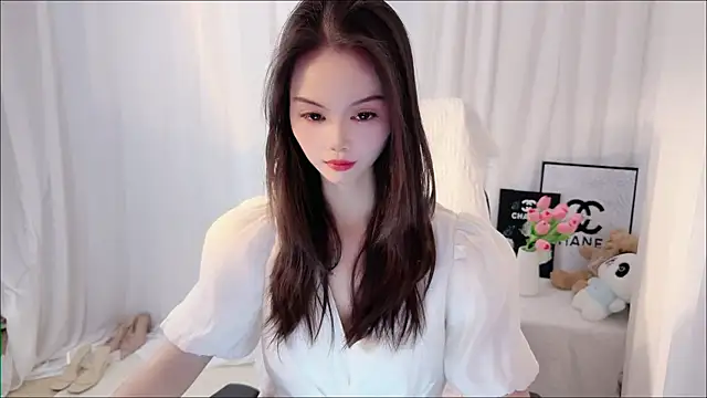 Ella-001 online show from 04.29.26