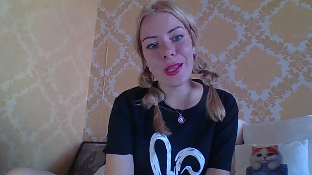Snapshot of Softy_Aura_ chatting on 07.27.26 Softy Aura online show from 07.27.26