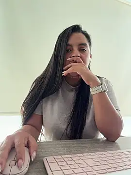 Just Adri online show from 04.24.26