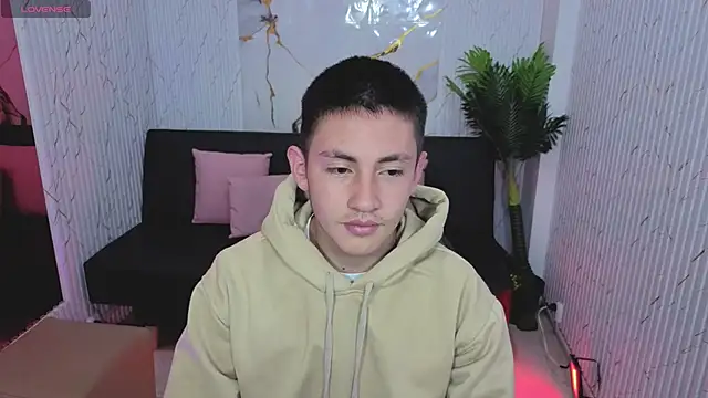 Snapshot of Andres_Tay chatting on 05.27.26 Andres Tay online show from 05.27.26