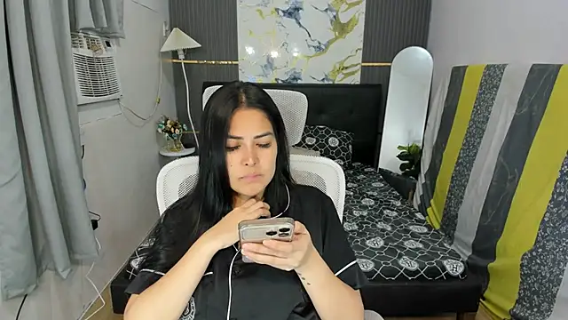 MissAndersonHoly online show from 04.27.26