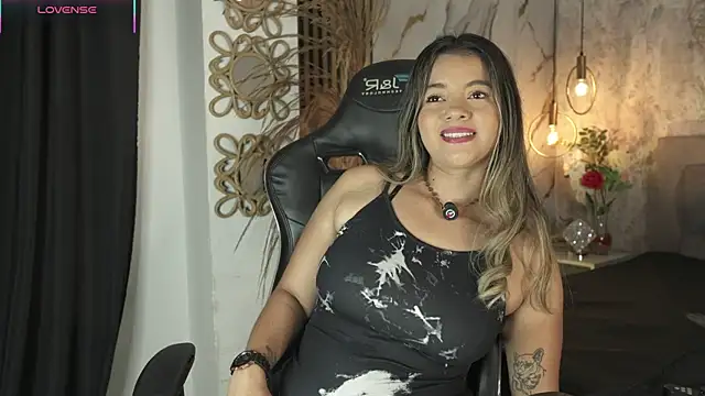 Snapshot of Leidy_2026 chatting on 05.15.26 Leidy 2026 online show from 05.15.26