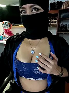 Snapshot of nadia__abaud chatting on 09.30.25 nadia abaud online show from 09.30.25