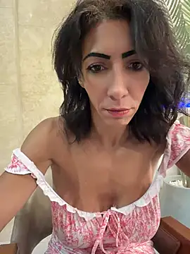 Snapshot of Yasmiinee chatting on 06.24.26 Yasmiinee online show from 06.24.26