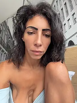 Snapshot of Yasmiinee chatting on 07.16.26 Yasmiinee online show from 07.16.26