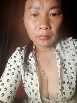 Snapshot of Lella_01 chatting on 06.18.26 Lella 01 online show from 06.18.26