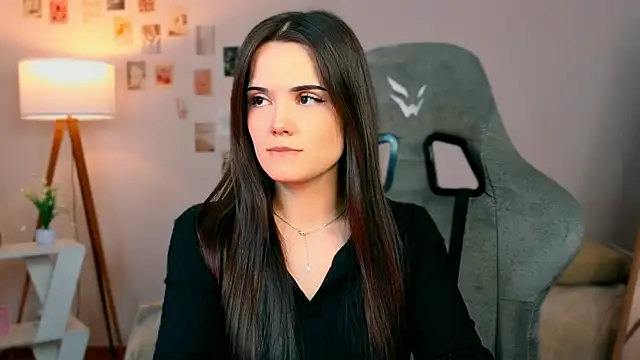 Snapshot of serenenov chatting on 05.02.26 serenenov online show from 05.02.26