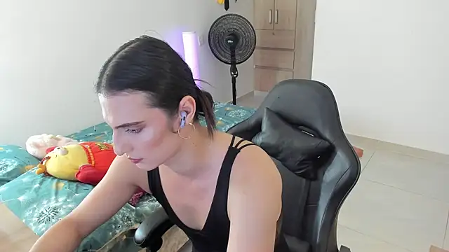  shantallskinny  online show from 06.03.26