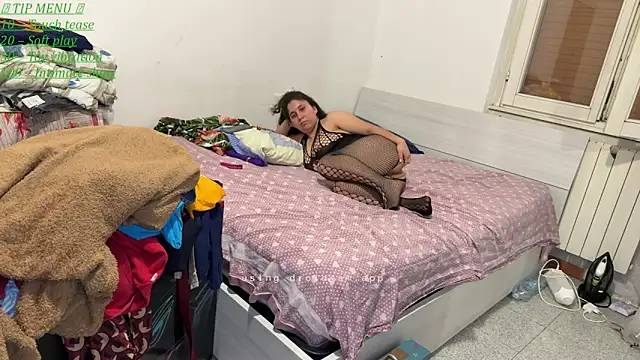 LolaH97 online show from 04.26.26