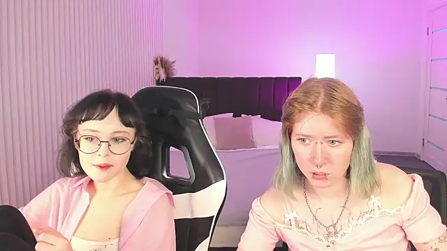 Snapshot of Lilac-Muse chatting on 06.17.26 Lilac-Muse online show from 06.17.26