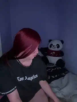Snapshot of Caro_redd chatting on 04.29.26 Caro redd online show from 04.29.26