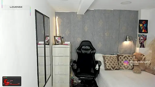 Snapshot of alessia_anderson chatting on 09.19.25 alessia anderson online show from 09.19.25