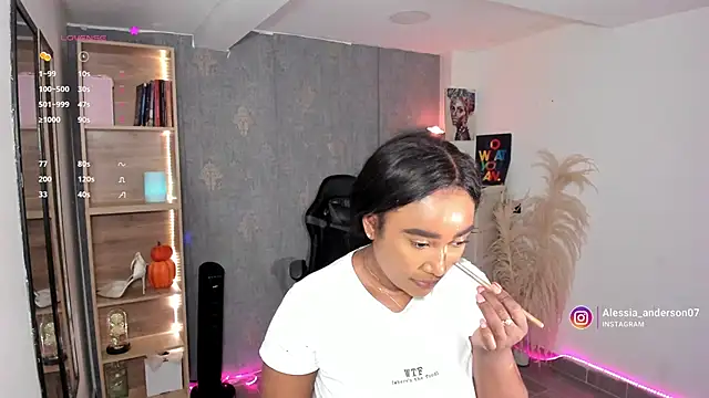 Snapshot of alessia_anderson chatting on 10.28.25 alessia anderson online show from 10.28.25