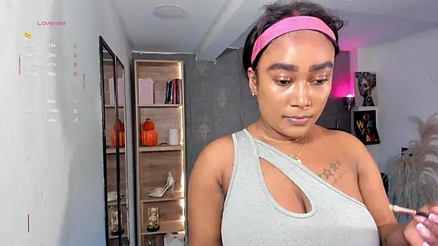 Snapshot of alessia_anderson chatting on 11.05.25 alessia anderson online show from 11.05.25