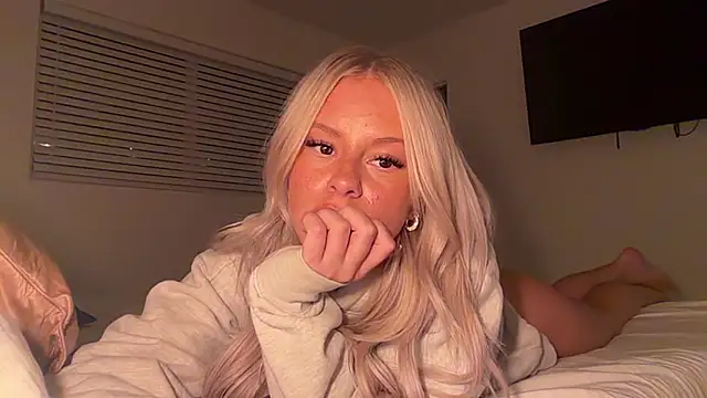 Snapshot of kenziesmithh chatting on 05.15.26 kenziesmithh online show from 05.15.26
