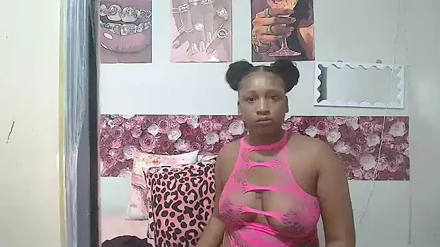 Snapshot of EnchantingLisa chatting on 05.13.26 EnchantingLisa online show from 05.13.26