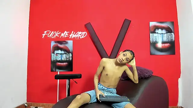 LOVE GUYS1 online show from 04.29.26