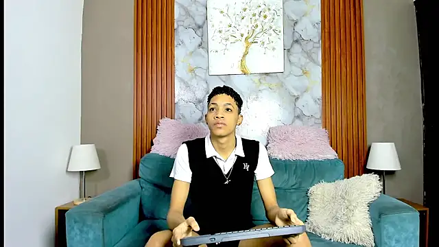 LOVE GUYS1 online show from 05.22.26