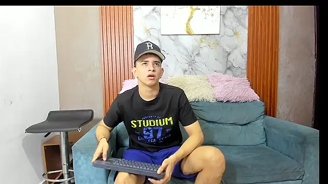 LOVE GUYS1 online show from 06.21.26