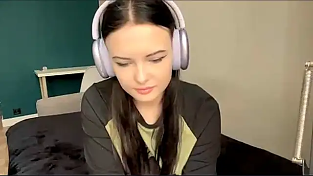 Snapshot of AmbientInvalid chatting on 05.19.26 AmbientInvalid online show from 05.19.26