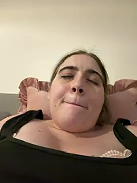 Snapshot of Taylormillie471 chatting on 06.27.26 Taylormillie471 online show from 06.27.26