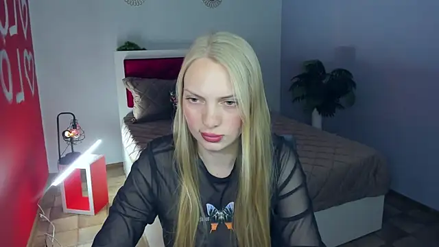 Snapshot of NancyGlamour chatting on 05.24.26 NancyGlamour online show from 05.24.26