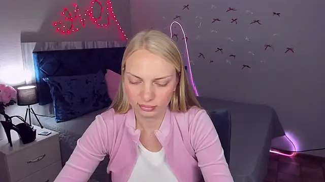 Snapshot of NancyGlamour chatting on 05.28.26 NancyGlamour online show from 05.28.26