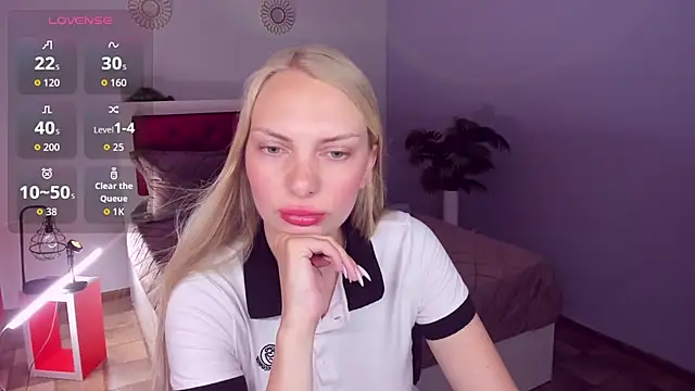 Snapshot of NancyGlamour chatting on 06.12.26 NancyGlamour online show from 06.12.26