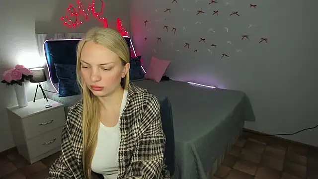 Snapshot of NancyGlamour chatting on 06.24.26 NancyGlamour online show from 06.24.26