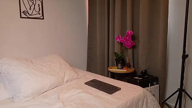 Alanna L online show from 06.16.26