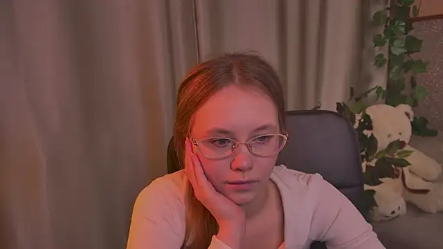 FloraLarsson online show from 06.05.26