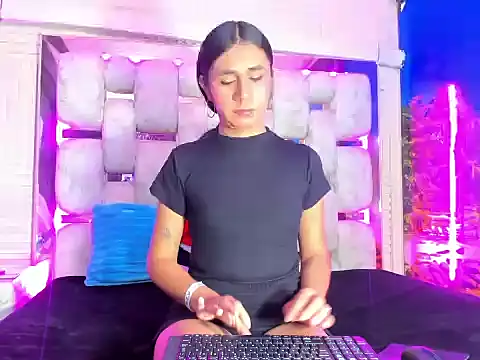 MahiaraHot online show from 05.18.26