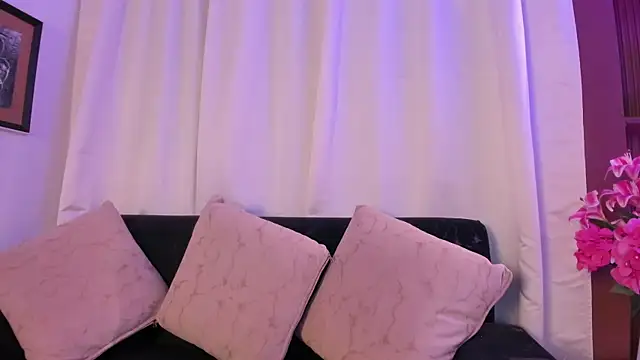Snapshot of AngeliqueBoyer__ chatting on 06.12.26 AngeliqueBoyer online show from 06.12.26